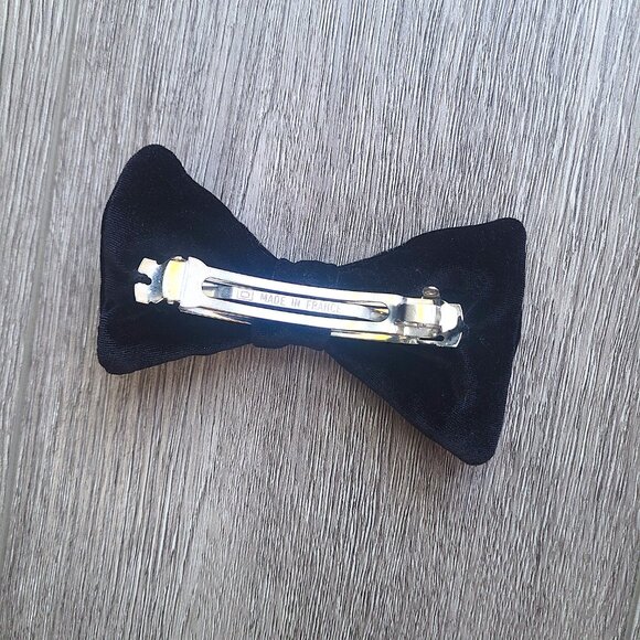 Elegant Clip On Black Velvet Bow Tie - Picture 5 of 7